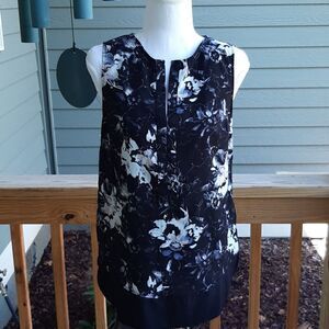 Paraphrase Size XS Black and Floral Top
